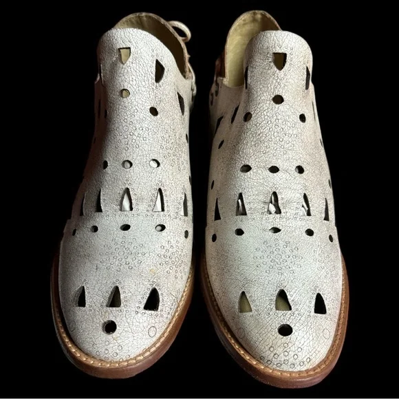 Musse & Cloud Perforated Cream Booties - Picture 2 of 5